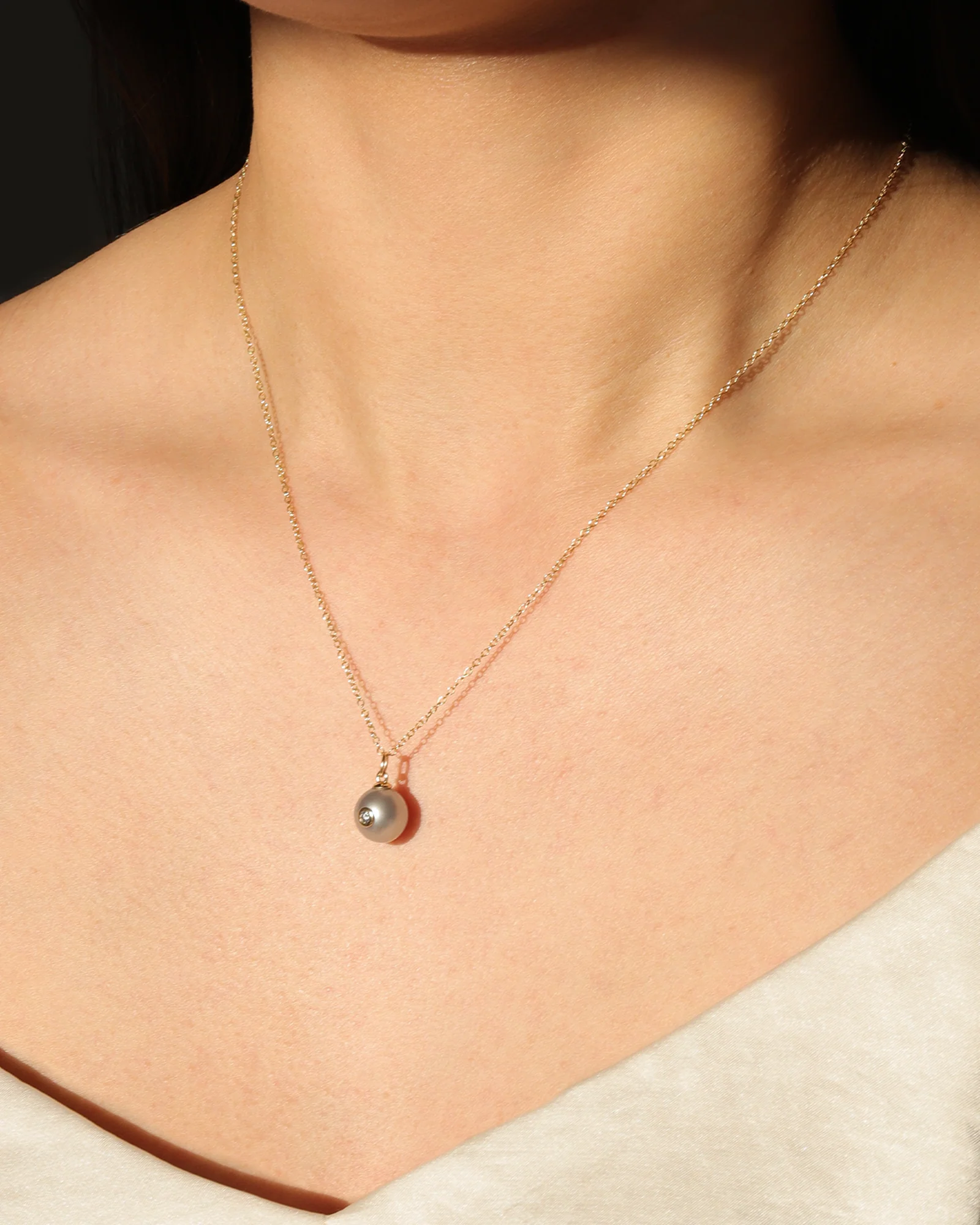 Bezel Diamond Pearl Necklace - Image 2